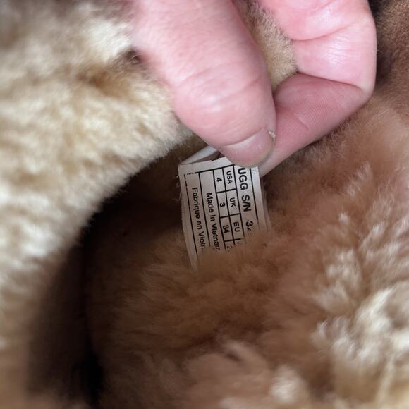 UGG Australia Bailey Bow II Boots | Kids Size 4 Chestnut Sheepskin - Picture 3 of 5